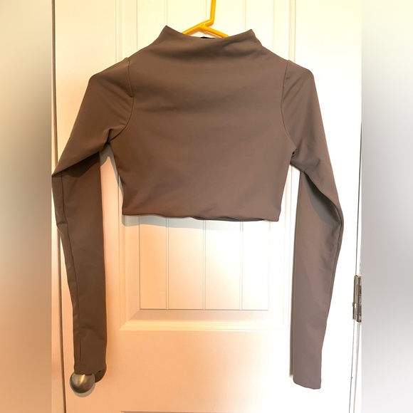 Alluring 2 piece Leggings outfits (crop top with matching leggings) - Picture 4 of 10